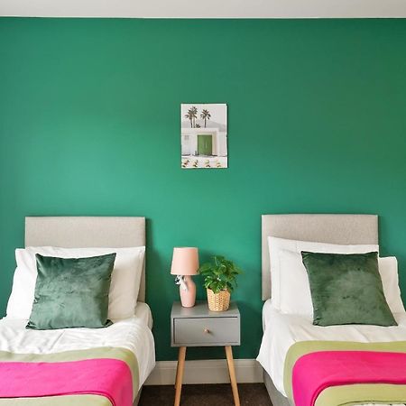 Lovely 4 Bed With Ensuite Free Wifi Off Street Parking In Sutton Morden  Exteriér fotografie