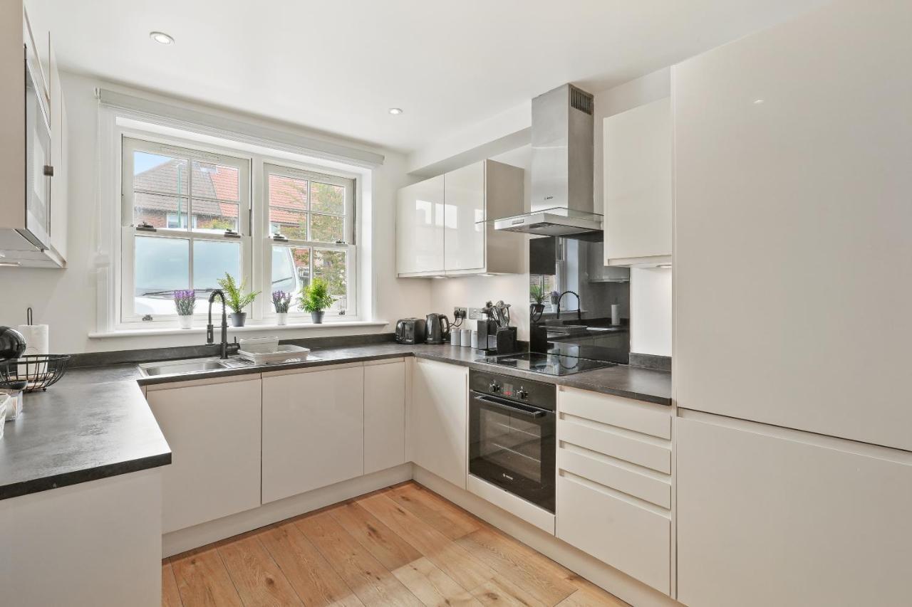 Lovely 4 Bed With Ensuite Free Wifi Off Street Parking In Sutton Morden  Exteriér fotografie