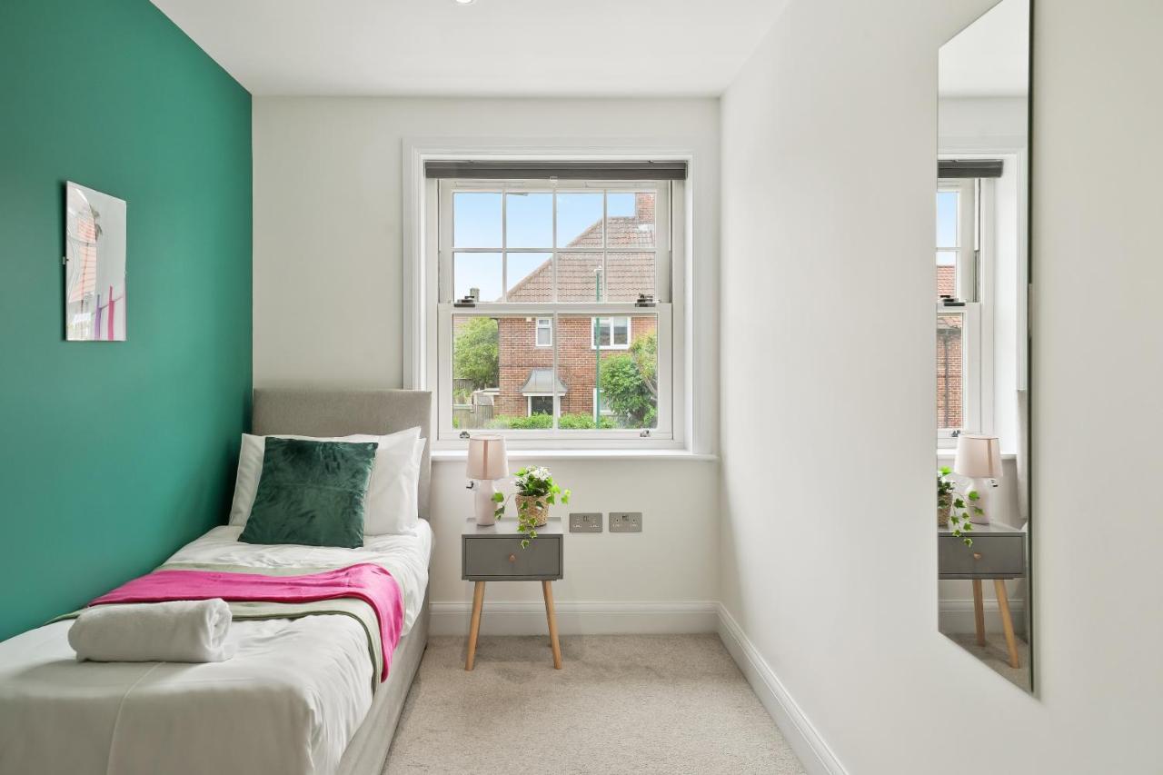 Lovely 4 Bed With Ensuite Free Wifi Off Street Parking In Sutton Morden  Exteriér fotografie