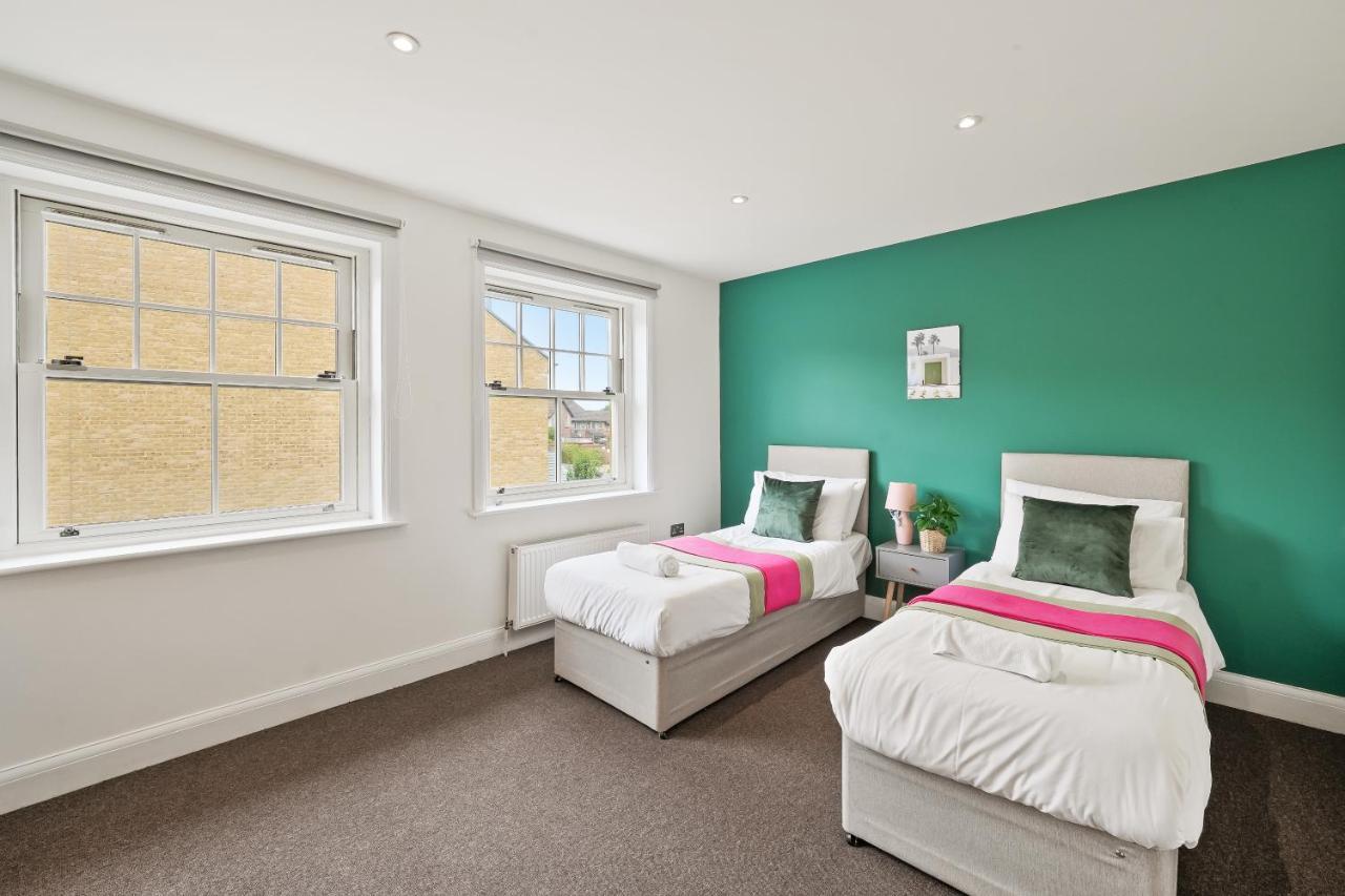 Lovely 4 Bed With Ensuite Free Wifi Off Street Parking In Sutton Morden  Exteriér fotografie