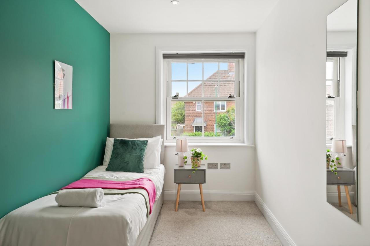 Lovely 4 Bed With Ensuite Free Wifi Off Street Parking In Sutton Morden  Exteriér fotografie