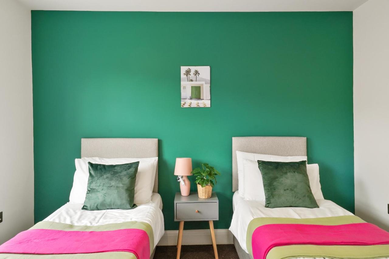 Lovely 4 Bed With Ensuite Free Wifi Off Street Parking In Sutton Morden  Exteriér fotografie