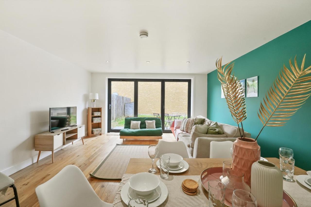 Lovely 4 Bed With Ensuite Free Wifi Off Street Parking In Sutton Morden  Exteriér fotografie