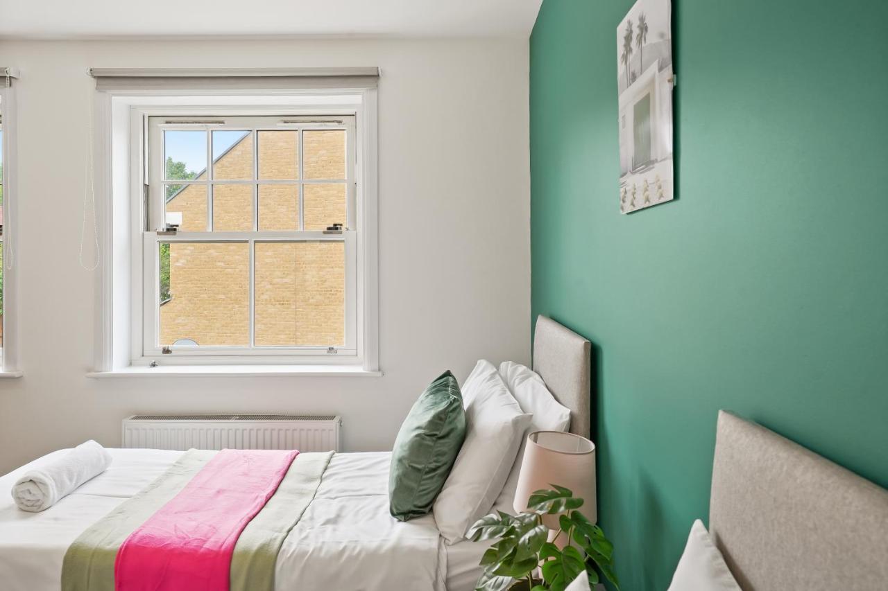 Lovely 4 Bed With Ensuite Free Wifi Off Street Parking In Sutton Morden  Exteriér fotografie